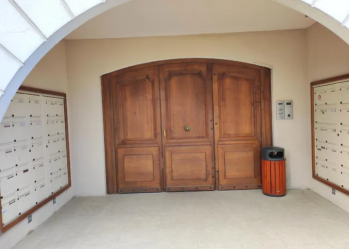 Appartement Avec Piscine En Centre Ville Uzes